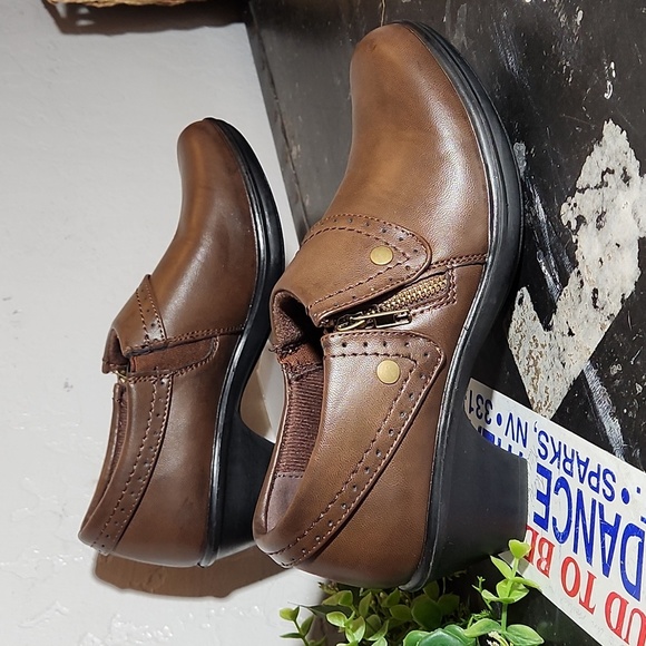 EASY STREET Comfort Bootie Brown Distressed Man Made Materials 8M - Picture 3 of 13